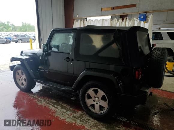 ✅ 2011 Jeep Wrangler Sahara • VIN: 1J4AA5D18BL606384 • Лот: 61341025. Опубликован ранее на Copart с пробегом 136 770 миль. Бесплатный доступ к архиву аукционных продаж из США и подробный отчёт об истории автомобиля на DreamBid. Изображение 2.