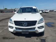 ✅ 2013 Mercedes-Benz M 350 • VIN: 4JGDA5HB9DA110185 • Lot: 42563832. Wystawiony na IAAI z przebiegiem 125 340 mil. Bezpłatny archiwum sprzedaży aukcyjnych z USA i szczegółowy raport historii pojazdu na DreamBid. Zdjęcie 12.
