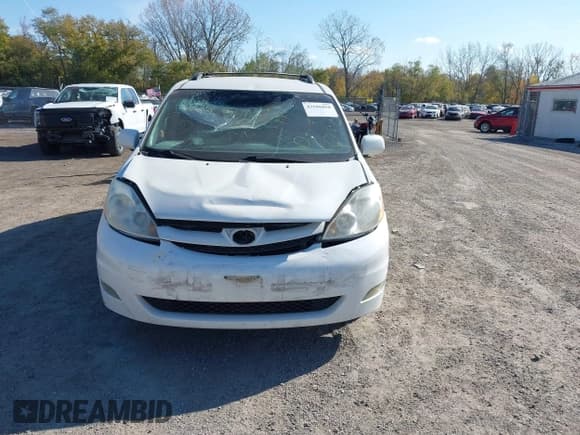 ✅ 2009 Toyota Sienna XLE • VIN: 5TDZK22C59S241910 • Lot: 43586858. Listed on IAAI with 256,537 mi. Free auction sales archive from the USA and detailed vehicle history report at DreamBid. Image 12.