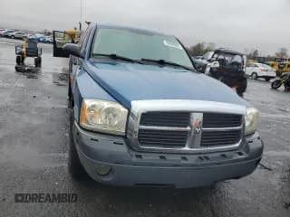 ✅ 2005 Dodge Dakota SLT • VIN: 1D7HW42N85S199530 • Lot: 90909665. Wystawiony na Copart z przebiegiem 131 830 mil. Bezpłatny archiwum sprzedaży aukcyjnych z USA i szczegółowy raport historii pojazdu na DreamBid. Zdjęcie 5.