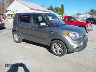 ✅ 2013 Kia Soul • VIN: KNDJT2A53D7552302 • Lot: 43554547. Wystawiony na IAAI z przebiegiem 131 518 mil. Bezpłatny archiwum sprzedaży aukcyjnych z USA i szczegółowy raport historii pojazdu na DreamBid. Zdjęcie 1.