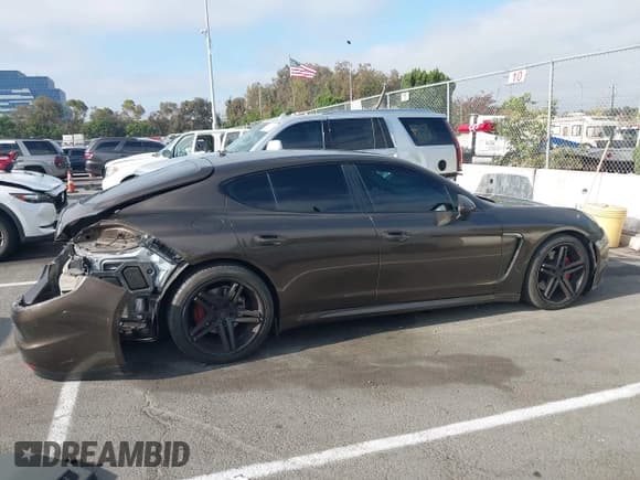 ✅ 2014 Porsche Panamera S • VIN: WP0AB2A75EL056107 • Lot: 42619685. Wystawiony na IAAI z przebiegiem 143 574 mil. Bezpłatny archiwum sprzedaży aukcyjnych z USA i szczegółowy raport historii pojazdu na DreamBid. Zdjęcie 14.