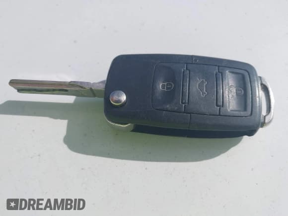 ✅ 2009 Volkswagen Rabbit S • VIN: WVWDA71K79W095349 • Lot: 42048314. Wystawiony na IAAI z przebiegiem 175 509 mil. Bezpłatny archiwum sprzedaży aukcyjnych z USA i szczegółowy raport historii pojazdu na DreamBid. Zdjęcie 11.