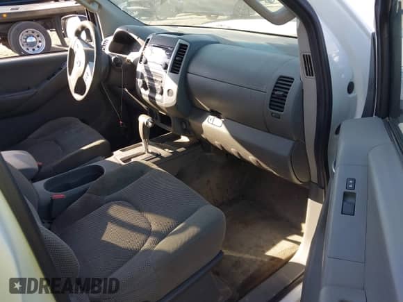 2014 Nissan Frontier Desert Runner z VIN 1N6AD0ER9EN763755, wystawiony jako IAAI lot #43352830 z przebiegiem 221 936 mil mil oraz . Historia ofert i sprzedaży dostępna na DreamBid. Obrazek 5.