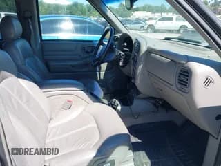 ✅ 1999 Chevrolet Blazer LT • VIN: 1GNDT13W4X2112417 • Lot: 42621928. Wystawiony na IAAI z przebiegiem 74 518 mil. Bezpłatny archiwum sprzedaży aukcyjnych z USA i szczegółowy raport historii pojazdu na DreamBid. Zdjęcie 5.