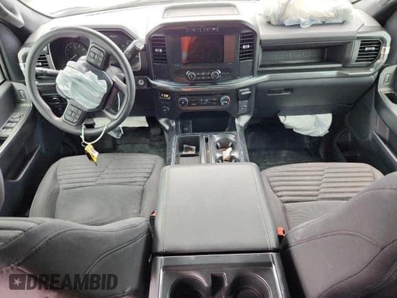 ✅ 2023 Ford F-150 XL • VIN: 1FTEW1C54PFB63050 • Lot: 81907675. Wystawiony na Copart z przebiegiem 12 390 mil. Bezpłatny archiwum sprzedaży aukcyjnych z USA i szczegółowy raport historii pojazdu na DreamBid. Zdjęcie 8.