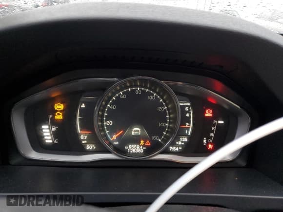 ✅ 2017 Volvo V60 T5 Drive-E • VIN: YV140MEJ0H1352909 • Лот: 50656645. Опубликован ранее на Copart с пробегом 128 380 миль. Бесплатный доступ к архиву аукционных продаж из США и подробный отчёт об истории автомобиля на DreamBid. Изображение 9.