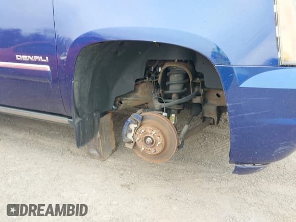 ✅ 2010 GMC Yukon Denali • VIN: 1GKUKEEF3AR220871 • Lot: 43775300. Listed on IAAI with Not provided. Free auction sales archive from the USA and detailed vehicle history report at DreamBid. Image 6.