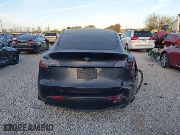 ✅ 2025 Tesla Model Y Long Range • VIN: 7SAYGDEEXSF224278 • Lot: 43535586. Wystawiony na IAAI z przebiegiem Nie podano. Bezpłatny archiwum sprzedaży aukcyjnych z USA i szczegółowy raport historii pojazdu na DreamBid. Zdjęcie 16.