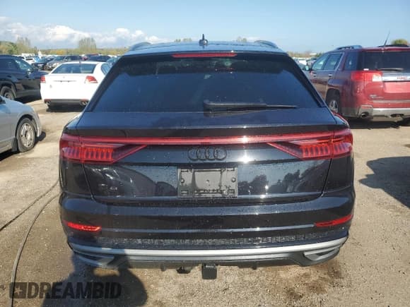 ✅ 2019 Audi Q8 Prestige • VIN: WA1FVAF12KD004994 • Лот: 71781395. Опубликован ранее на Copart с пробегом 170 897 миль. Бесплатный доступ к архиву аукционных продаж из США и подробный отчёт об истории автомобиля на DreamBid. Изображение 6.