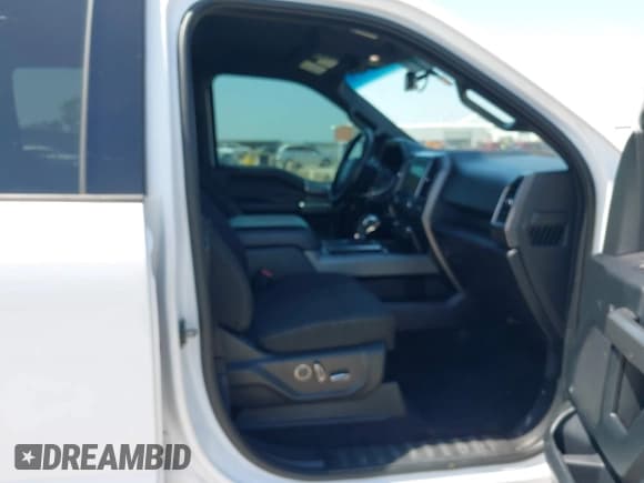 ✅ 2017 Ford F-150 XL • VIN: 1FTEW1CF2HKD16011 • Lot: 42154804. Wystawiony na IAAI z przebiegiem 167 205 mil. Bezpłatny archiwum sprzedaży aukcyjnych z USA i szczegółowy raport historii pojazdu na DreamBid. Zdjęcie 5.