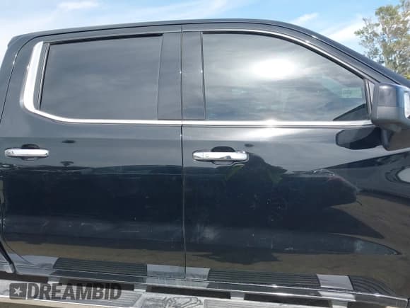 ✅ 2021 Chevrolet Silverado 1500 High Country • VIN: 1GCUYHEL2MZ404642 • Lot: 42301427. Wystawiony na IAAI z przebiegiem 42 691 mil. Bezpłatny archiwum sprzedaży aukcyjnych z USA i szczegółowy raport historii pojazdu na DreamBid. Zdjęcie 13.