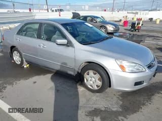 ✅ 2006 Honda Accord LX • VIN: JHMCM56436C006745 • Lot: 43715096. Wystawiony na IAAI z przebiegiem 141 312 mil. Bezpłatny archiwum sprzedaży aukcyjnych z USA i szczegółowy raport historii pojazdu na DreamBid. Zdjęcie 1.