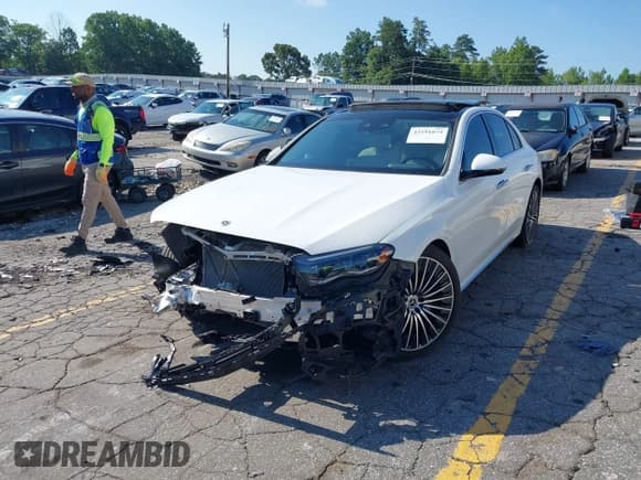 ✅ 2024 Mercedes-Benz E 350 • VIN: W1KLF4HB3RA009278 • Lot: 42591074. Listed on IAAI with 9,729 mi. Free auction sales archive from the USA and detailed vehicle history report at DreamBid. Image 2.