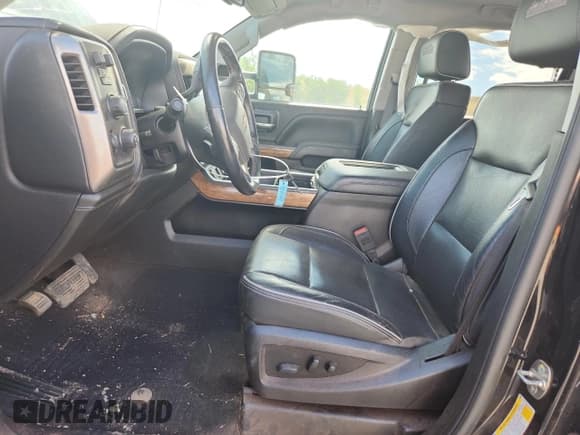 ✅ 2019 Chevrolet Silverado 2500HD High Country • VIN: 1GC1KUEY5KF117111 • Lot: 70201175. Listed on Copart with 133,769 mi. Free auction sales archive from the USA and detailed vehicle history report at DreamBid. Image 7.