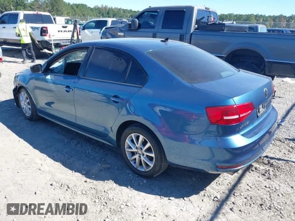 ✅ 2015 Volkswagen Jetta SE • VIN: 3VWD17AJ7FM414748 • Lot: 43479324. Wystawiony na IAAI z przebiegiem 166 379 mil. Bezpłatny archiwum sprzedaży aukcyjnych z USA i szczegółowy raport historii pojazdu na DreamBid. Zdjęcie 3.