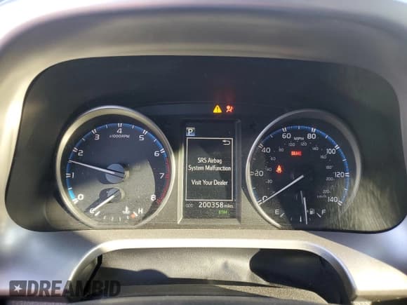 ✅ 2018 Toyota RAV4 XLE • VIN: JTMRFREV6JJ718520 • Lot: 85415905. Wystawiony na Copart z przebiegiem 200 358 mil. Bezpłatny archiwum sprzedaży aukcyjnych z USA i szczegółowy raport historii pojazdu na DreamBid. Zdjęcie 9.