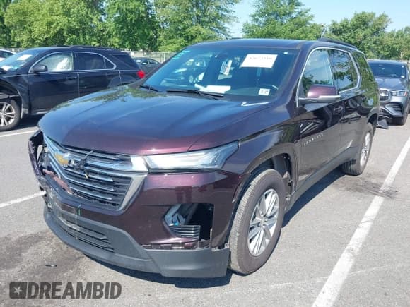 ✅ 2022 Chevrolet Traverse LT • VIN: 1GNEVHKW1NJ123001 • Lot: 42672210. Wystawiony na IAAI z przebiegiem 39 196 mil. Bezpłatny archiwum sprzedaży aukcyjnych z USA i szczegółowy raport historii pojazdu na DreamBid. Zdjęcie 17.