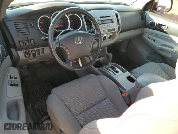 ✅ 2008 Toyota Tacoma • VIN: 5TEUU42NX8Z577586 • Lot: 91018415. Wystawiony na Copart z przebiegiem 181 231 mil. Bezpłatny archiwum sprzedaży aukcyjnych z USA i szczegółowy raport historii pojazdu na DreamBid. Zdjęcie 8.