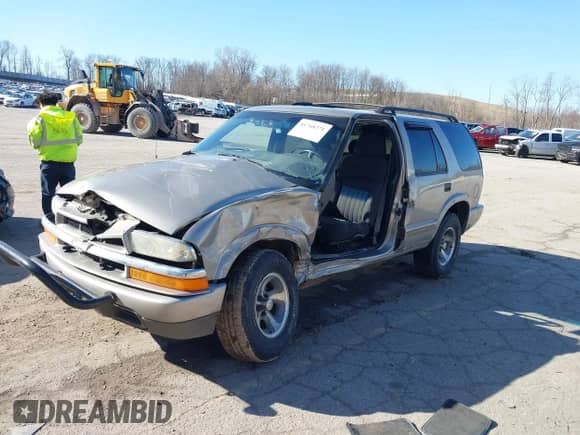 2004 Chevrolet Blazer Fleet z VIN 1GNCS13X84K109720, wystawiony jako IAAI lot #41768271 z przebiegiem 101 908 mil mil oraz . Historia ofert i sprzedaży dostępna na DreamBid. Obrazek 17.