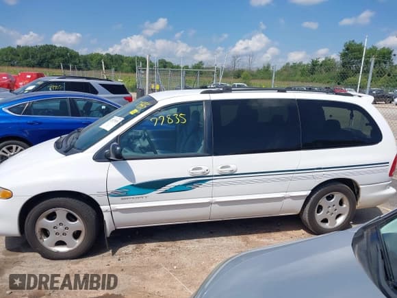 ✅ 2000 Dodge Caravan SE • VIN: 1B4GP44R6YB688397 • Лот: 42977835. Опубликован ранее на IAAI с пробегом 106 610 миль. Бесплатный доступ к архиву аукционных продаж из США и подробный отчёт об истории автомобиля на DreamBid. Изображение 14.