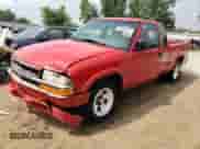 2000 Chevrolet S-10 LS z VIN 1GCCS1940YK117273, wystawiony jako Copart lot #65648824 z przebiegiem 237 839 mil mil oraz Szkoda całkowita • Salvage title. Historia ofert i sprzedaży dostępna na DreamBid. Obrazek 1.
