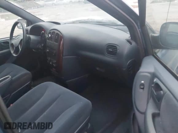 ✅ 2001 Chrysler Town & Country • VIN: 2C8GP44G51R108337 • Lot: 43402697. Wystawiony na IAAI z przebiegiem 132 076 mil. Bezpłatny archiwum sprzedaży aukcyjnych z USA i szczegółowy raport historii pojazdu na DreamBid. Zdjęcie 5.