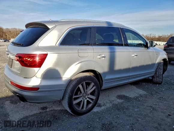 ✅ 2015 Audi Q7 Premium Plus • VIN: WA1LGAFE2FD006606 • Lot: 94137085. Wystawiony na Copart z przebiegiem 102 296 mil. Bezpłatny archiwum sprzedaży aukcyjnych z USA i szczegółowy raport historii pojazdu na DreamBid. Zdjęcie 3.