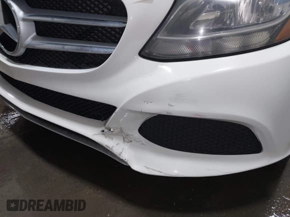 ✅ 2017 Mercedes-Benz C 300 • VIN: 55SWF4KB8HU180340 • Lot: 41613092. Wystawiony na IAAI z przebiegiem 82 818 mil. Bezpłatny archiwum sprzedaży aukcyjnych z USA i szczegółowy raport historii pojazdu na DreamBid. Zdjęcie 17.