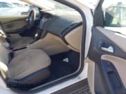 ✅ 2017 Ford Focus SE • VIN: 1FADP3K24HL259538 • Lot: 43701564. Wystawiony na IAAI z przebiegiem 184 903 mil. Bezpłatny archiwum sprzedaży aukcyjnych z USA i szczegółowy raport historii pojazdu na DreamBid. Zdjęcie 5.