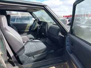 ✅ 2000 Jeep Cherokee SE • VIN: 1J4FF27S0YL192844 • Лот: 43727528. Опубликован ранее на IAAI с пробегом 255 170 миль. Бесплатный доступ к архиву аукционных продаж из США и подробный отчёт об истории автомобиля на DreamBid. Изображение 5.