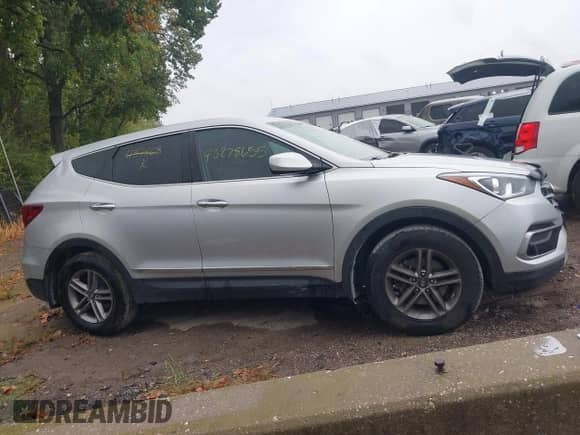 2017 Hyundai Santa Fe 2.4L z VIN 5XYZT3LB1HG437508, wystawiony jako IAAI lot #43278655 z przebiegiem 104 863 mil mil oraz . Historia ofert i sprzedaży dostępna na DreamBid. Obrazek 13.