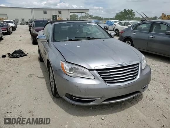 ✅ 2014 Chrysler 200 Limited • VIN: 1C3BCBFG4EN150367 • Лот: 60544925. Опубликован ранее на Copart с пробегом 86 392 миль. Бесплатный доступ к архиву аукционных продаж из США и подробный отчёт об истории автомобиля на DreamBid. Изображение 14.