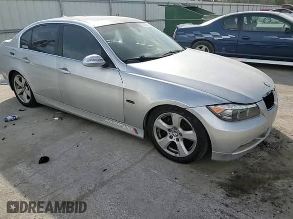 2006 BMW 3 Series 330xi with VIN WBAVD33516KV60834, listed as a Copart auction lot 84768425 with 182,972 mi miles and Salvage title. Bid and sale history available at DreamBid. Image 13.