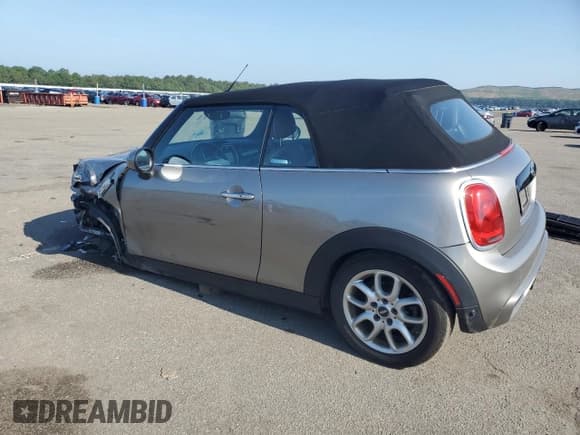 ✅ 2018 MINI Convertible Cooper S • VIN: WMWWG9C53J3D22679 • Лот: 60190565. Опубликован ранее на Copart с пробегом 55 536 миль. Бесплатный доступ к архиву аукционных продаж из США и подробный отчёт об истории автомобиля на DreamBid. Изображение 2.