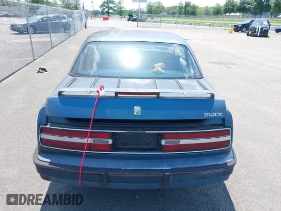 ✅ 1989 Buick Regal • VIN: 2G4WB14W1K1428445 • Lot: 42663289. Wystawiony na IAAI z przebiegiem 22 070 mil. Bezpłatny archiwum sprzedaży aukcyjnych z USA i szczegółowy raport historii pojazdu na DreamBid. Zdjęcie 6.