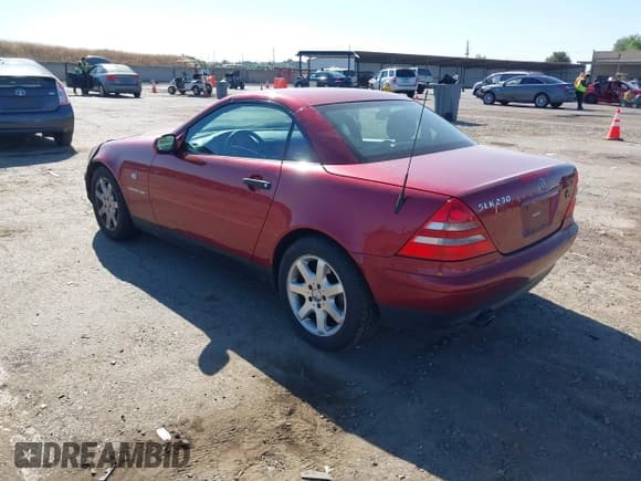 ✅ 1999 Mercedes-Benz SLK 230/320 • VIN: WDBKK47F5XF112125 • Lot: 42207615. Listed on IAAI with 93,962 mi. Free auction sales archive from the USA and detailed vehicle history report at DreamBid. Image 3.