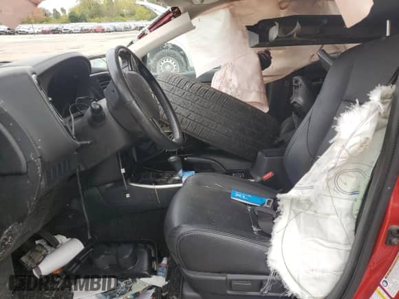 2017 Mitsubishi Outlander SE with VIN JA4AD3A32HZ052718, listed as a Copart auction lot 82469595 with 101,975 mi miles and Salvage title. Bid and sale history available at DreamBid. Image 7.