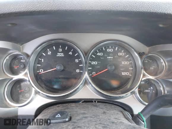 2011 Chevrolet Silverado 1500 LT z VIN 3GCPKSE3XBG363458, wystawiony jako IAAI lot #43402485 z przebiegiem 312 273 mil mil oraz . Historia ofert i sprzedaży dostępna na DreamBid. Obrazek 7.