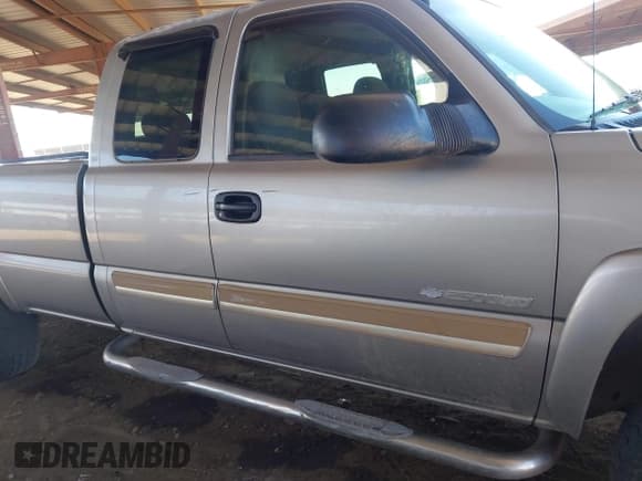 ✅ 2003 Chevrolet Silverado 2500HD LS • VIN: 1GCHC29U13E353706 • Lot: 42398034. Wystawiony na IAAI z przebiegiem 205 065 mil. Bezpłatny archiwum sprzedaży aukcyjnych z USA i szczegółowy raport historii pojazdu na DreamBid. Zdjęcie 13.