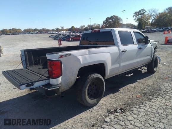 ✅ 2014 Chevrolet Silverado 1500 LT • VIN: 1GCUKREC1EF193525 • Lot: 34765327. Wystawiony na IAAI z przebiegiem 220 965 mil. Bezpłatny archiwum sprzedaży aukcyjnych z USA i szczegółowy raport historii pojazdu na DreamBid. Zdjęcie 4.
