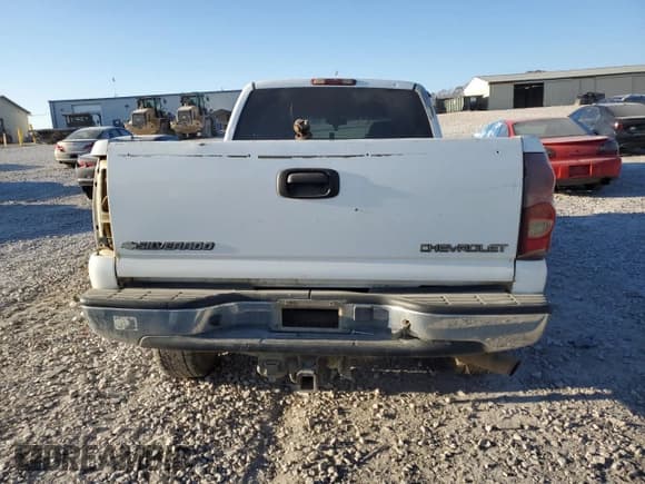 ✅ 2003 Chevrolet Silverado 2500HD LS • VIN: 1GCHK29U23E350574 • Lot: 83432514. Wystawiony na Copart z przebiegiem Nie podano. Bezpłatny archiwum sprzedaży aukcyjnych z USA i szczegółowy raport historii pojazdu na DreamBid. Zdjęcie 6.