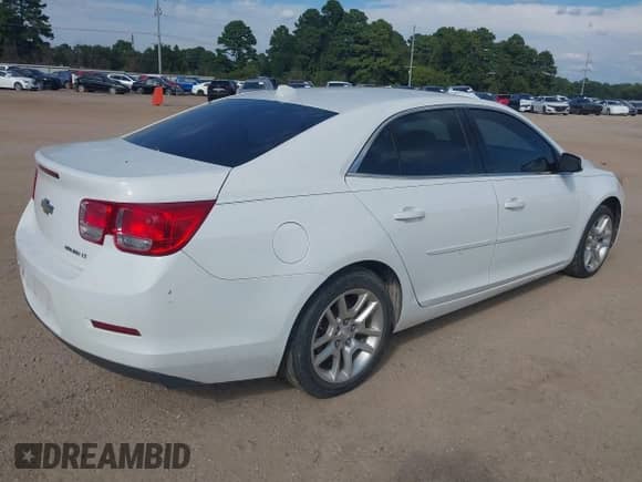 2014 Chevrolet Malibu LT z VIN 1G11C5SL5EF168603, wystawiony jako IAAI lot #43313799 z przebiegiem 123 263 mil mil oraz . Historia ofert i sprzedaży dostępna na DreamBid. Obrazek 4.