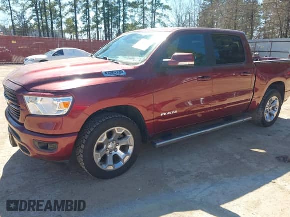 2020 Ram 1500 Big Horn z VIN 1C6SRFFT6LN110360, wystawiony jako IAAI lot #41725067 z przebiegiem 163 905 mil mil oraz . Historia ofert i sprzedaży dostępna na DreamBid. Obrazek 2.