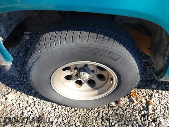 ✅ 1995 Chevrolet Silverado 1500 • VIN: 1GCEC14Z5SZ186726 • Lot: 43684842. Wystawiony na IAAI z przebiegiem 138 240 mil. Bezpłatny archiwum sprzedaży aukcyjnych z USA i szczegółowy raport historii pojazdu na DreamBid. Zdjęcie 12.