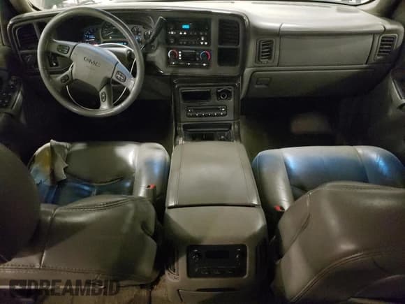 ✅ 2006 GMC Sierra Denali • VIN: 2GTEK63N461196693 • Lot: 88791915. Wystawiony na Copart z przebiegiem 283 184 mil. Bezpłatny archiwum sprzedaży aukcyjnych z USA i szczegółowy raport historii pojazdu na DreamBid. Zdjęcie 8.