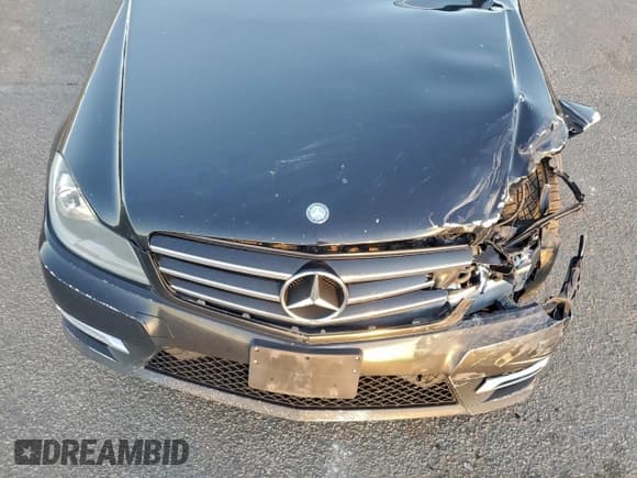 ✅ 2014 Mercedes-Benz C 300 Sport • VIN: WDDGF8ABXER320950 • Lot: 93869425. Wystawiony na Copart z przebiegiem 102 757 mil. Bezpłatny archiwum sprzedaży aukcyjnych z USA i szczegółowy raport historii pojazdu na DreamBid. Zdjęcie 11.