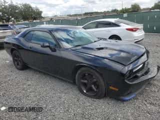 2013 Dodge Challenger SXT z VIN 2C3CDYAG5DH569623, wystawiony jako Copart lot #69090204 z przebiegiem 178 646 mil mil oraz Szkoda całkowita • Salvage title. Historia ofert i sprzedaży dostępna na DreamBid. Obrazek 4.