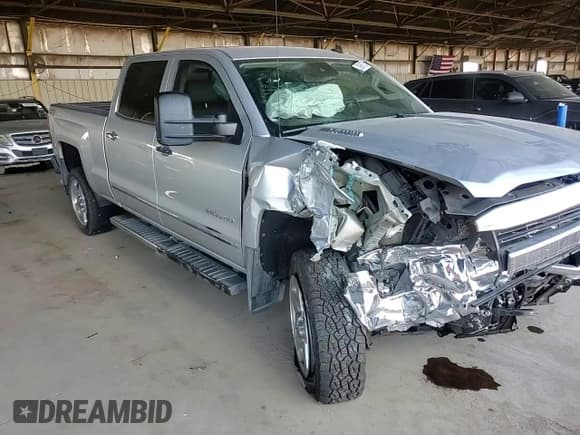 ✅ 2015 Chevrolet Silverado 2500HD LTZ • VIN: 1GC1KWE82FF140198 • Lot: 53965755. Wystawiony na Copart z przebiegiem 79 198 mil. Bezpłatny archiwum sprzedaży aukcyjnych z USA i szczegółowy raport historii pojazdu na DreamBid. Zdjęcie 13.