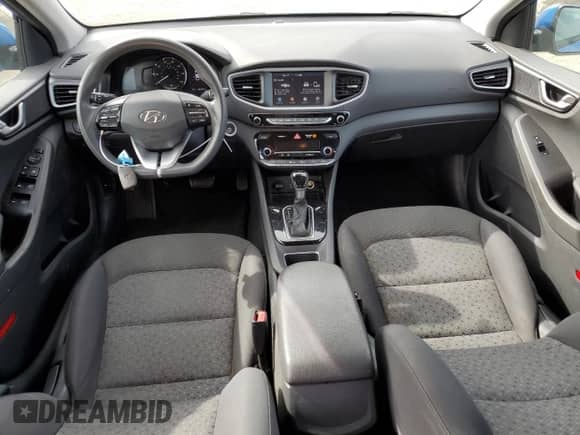 ✅ 2018 Hyundai Ioniq Blue • VIN: KMHC65LC6JU097757 • Лот: 82177064. Размещён на Copart с пробегом 140 361 миль миль. Получите бесплатный доступ к архиву аукционных продаж из США и посмотрите подробный отчёт об истории автомобиля на DreamBid. Изображение 8.